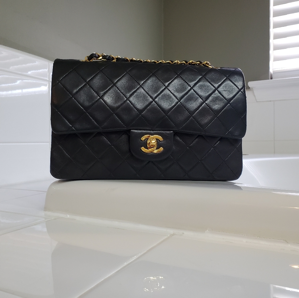 Vintage Chanel classic medium Lambskin w/ GHW